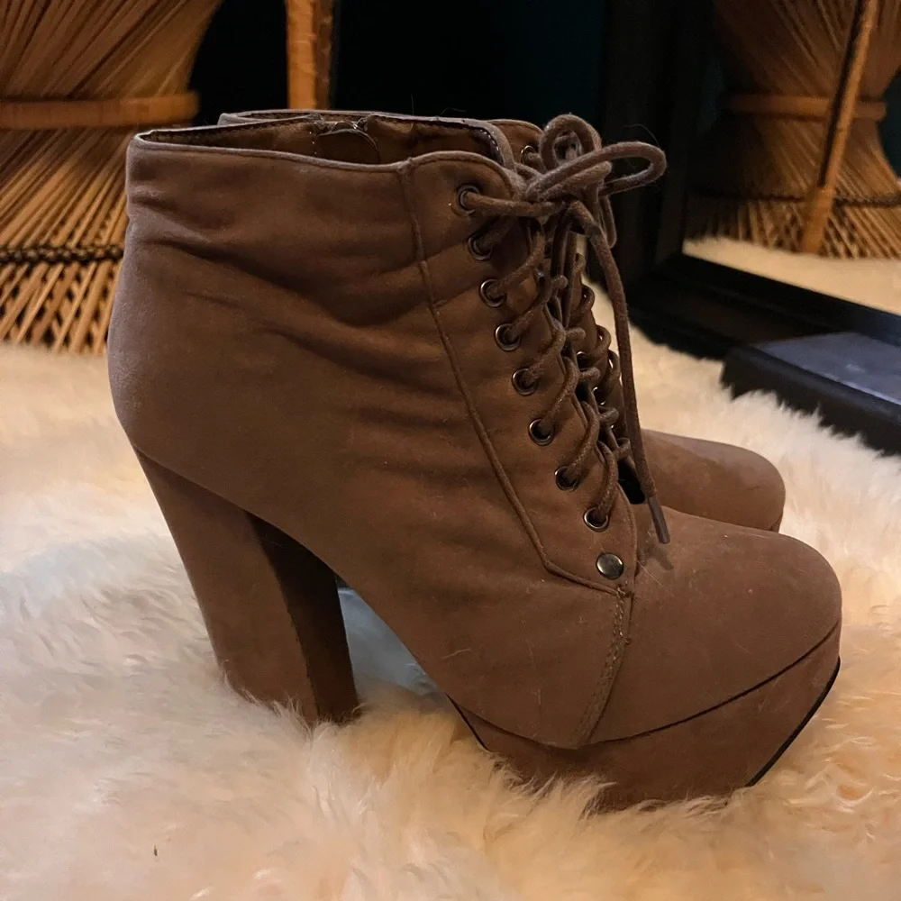 Chunky heel, lace up ankle booties - Picture 3 of 4
